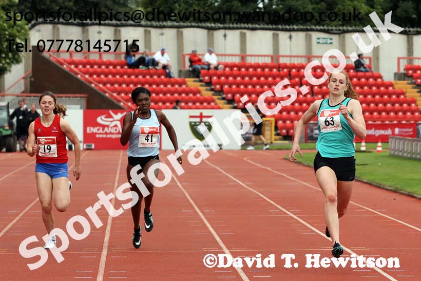 Senior girls 200 metres, English Schools Track and Field. Photo: David T. Hewitson/Sports for All Pics